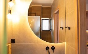 Orange Luxury Apartment In Agrinio